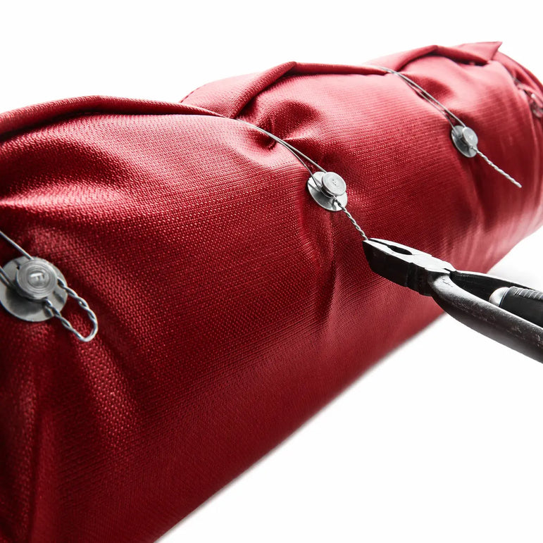Stainless lacing and spring closure on removable insulation jacket